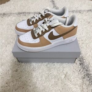Nike Womens White and Brown Sneakers